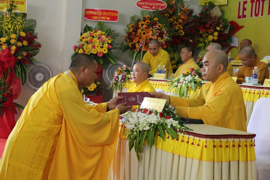 Thượng tọa Thích Chúc Tín, Hiệu trưởng nhà trường trao Bằng tốt nghiệp đến 130 Tăng Ni sinh khóa VIII Thượng tọa Thích Chúc Tín, Hiệu trưởng nhà trường trao Bằng tốt nghiệp đến 130 Tăng Ni sinh khóa VIII