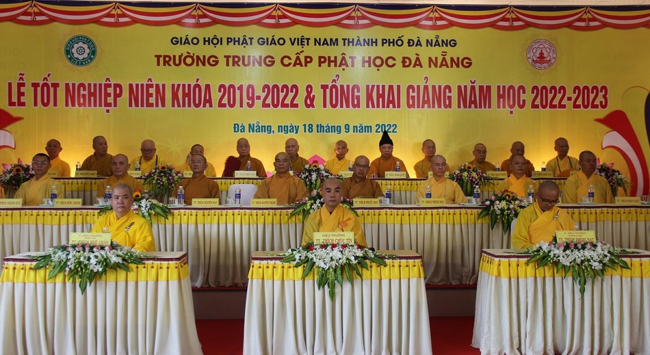 Chư tôn đức chứng minh buổi lễ Chư tôn đức chứng minh buổi lễ