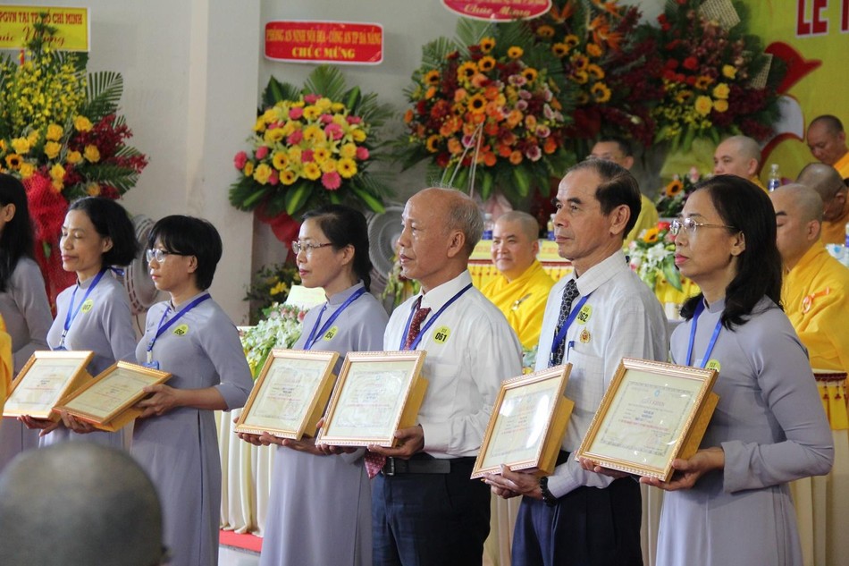 Cư sĩ Phật tử tốt nghiệp hệ Trung cấp Phật học Cư sĩ Phật tử tốt nghiệp hệ Trung cấp Phật học