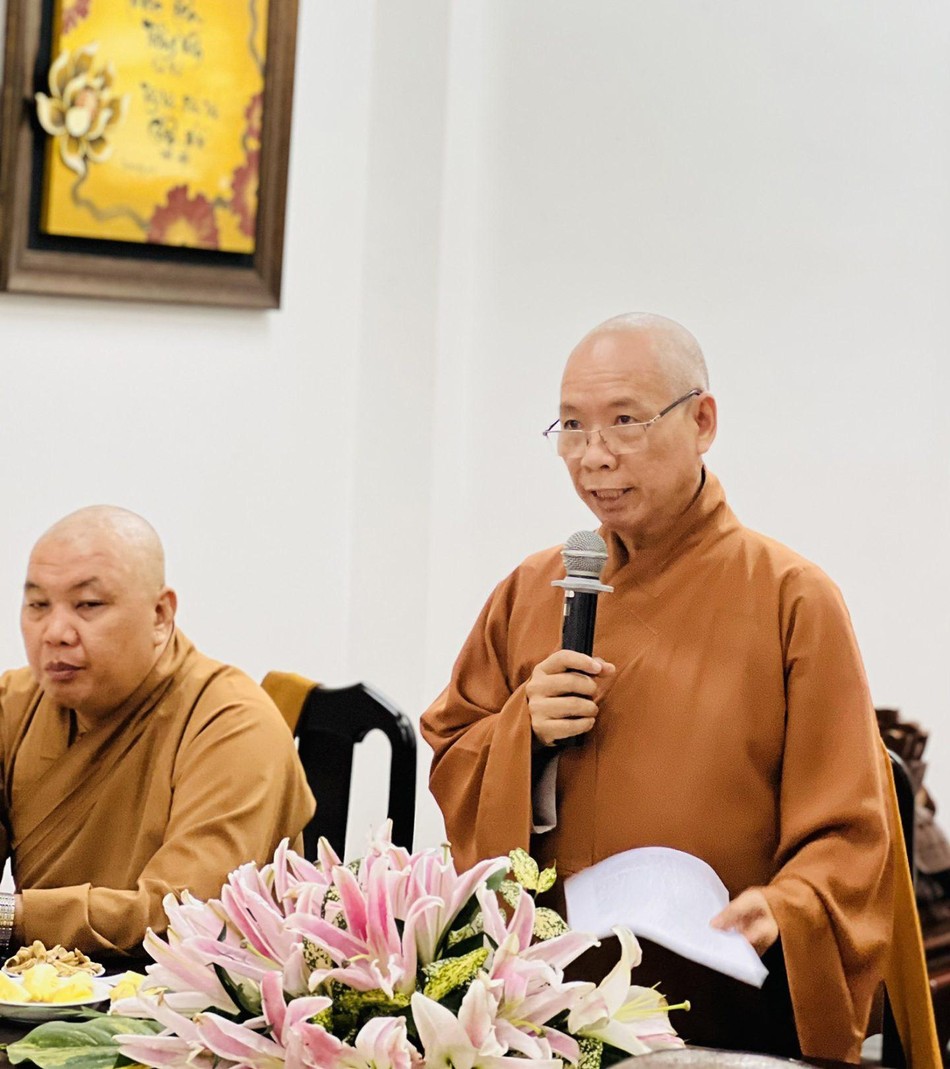 Hòa thượng Thích Huệ Minh ban đạo từ Hòa thượng Thích Huệ Minh ban đạo từ