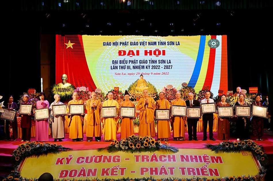 Trao Bằng Tuyên dương công đức