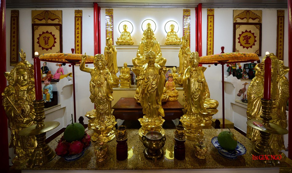 Chánh điện thờ Tam thế Phật Chánh điện thờ Tam thế Phật