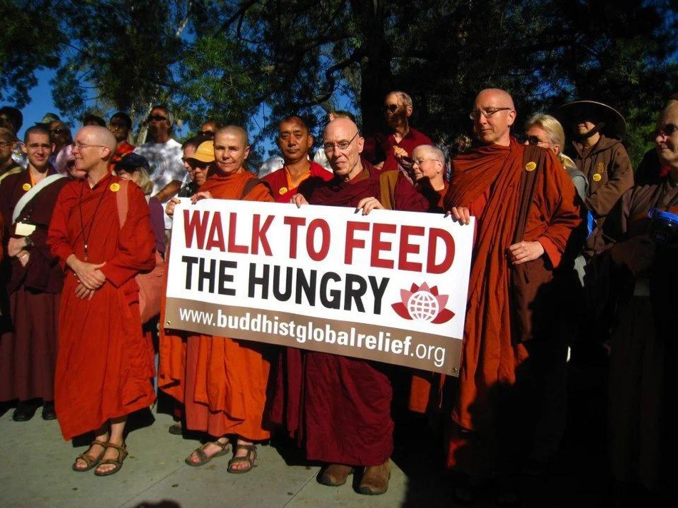Tỳ-kheo Bodhi trong một dự án gần đây mang tên "Walk to feed the Hungry" Tỳ-kheo Bodhi trong một dự án gần đây mang tên "Walk to feed the Hungry"