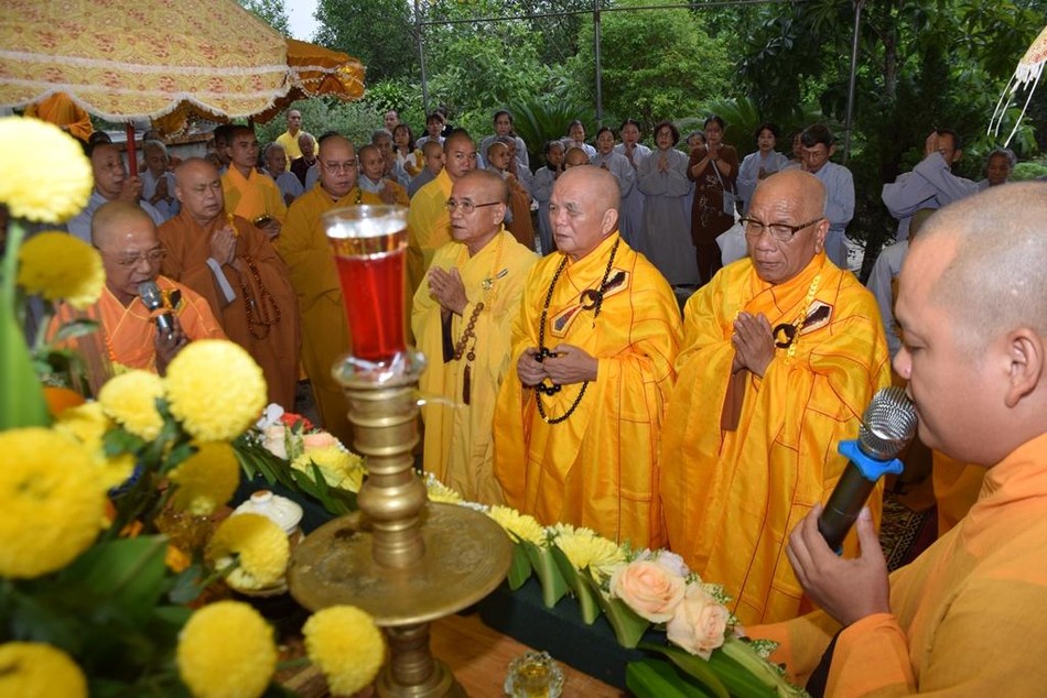 Tụng kinh cầu nguyện