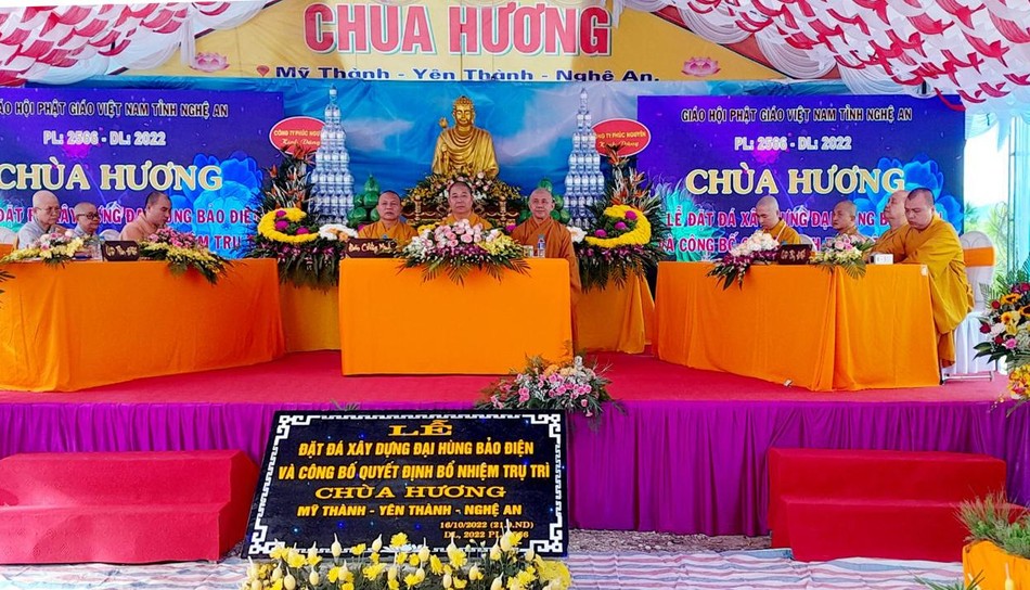Chư tôn đức chứng minh buổi lễ Chư tôn đức chứng minh buổi lễ
