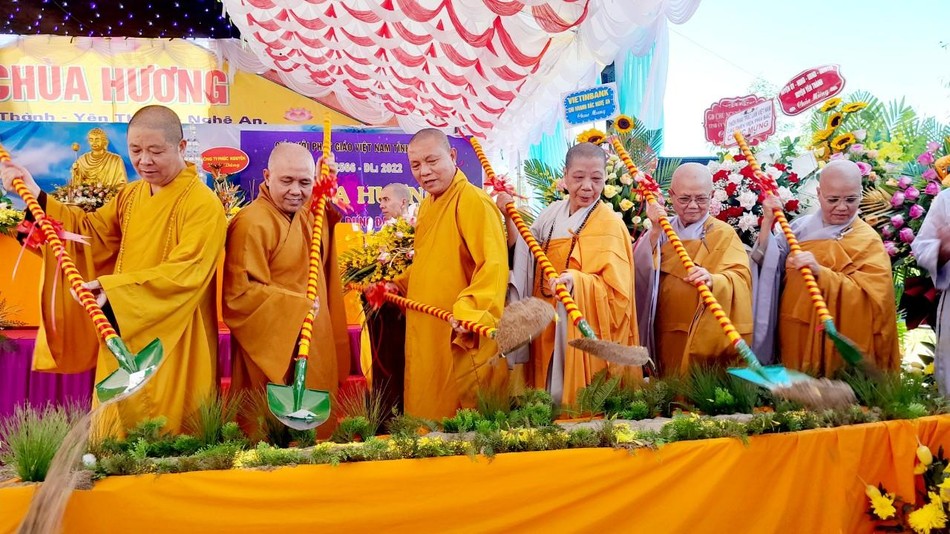 Chính thức khởi công xây dựng ngôi đại hùng bảo điện chùa Hương Chính thức khởi công xây dựng ngôi đại hùng bảo điện chùa Hương