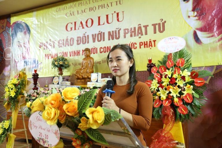 Phật tử Diệu Thái - Nguyễn Tường Cẩm Vân đọc báo cáo Phật tử Diệu Thái - Nguyễn Tường Cẩm Vân đọc báo cáo