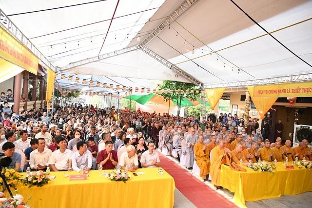 Chư Tăng Ni, đại biểu và đông đảo Phật tử tham dự