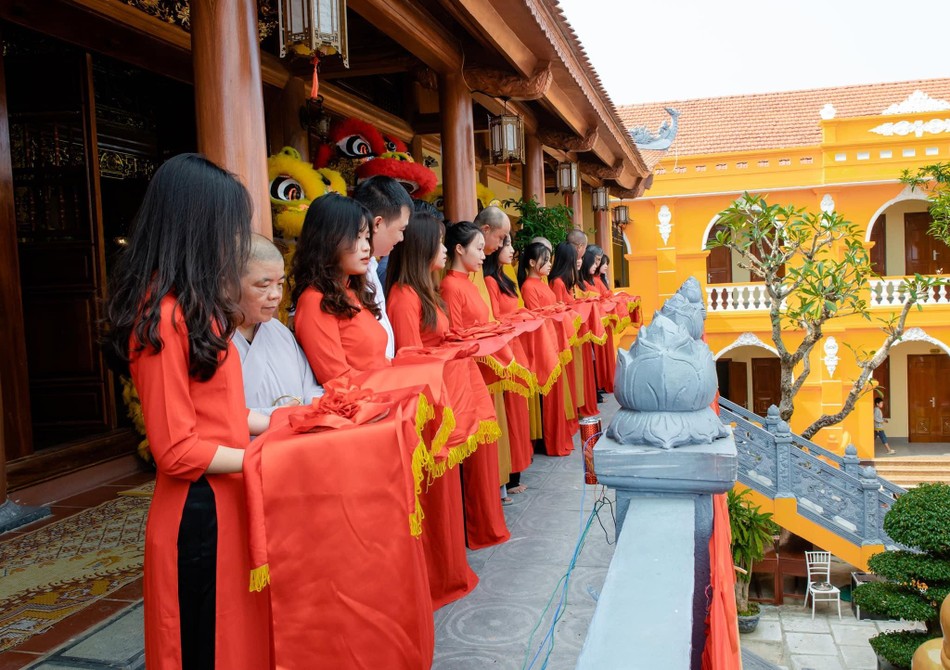 Cắt băng khánh thành nhà thờ tổ, nhà Tăng chùa Linh Cảnh Cắt băng khánh thành nhà thờ tổ, nhà Tăng chùa Linh Cảnh