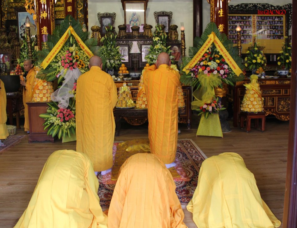 Chư tôn đức đảnh lễ liệt vị tổ sư