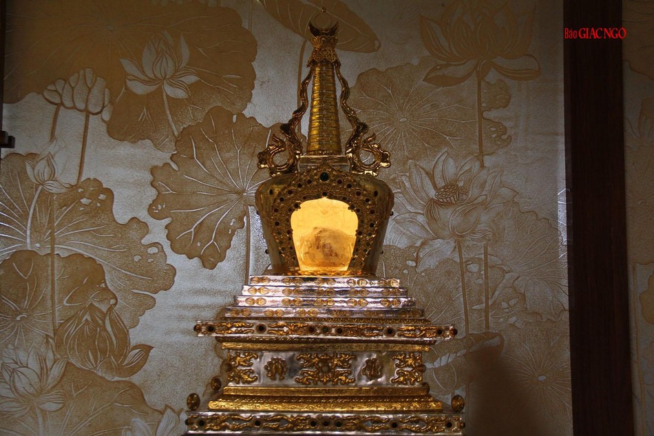 Xá-lợi thượng thủ sau khi trà-tỳ Xá-lợi thượng thủ sau khi trà-tỳ