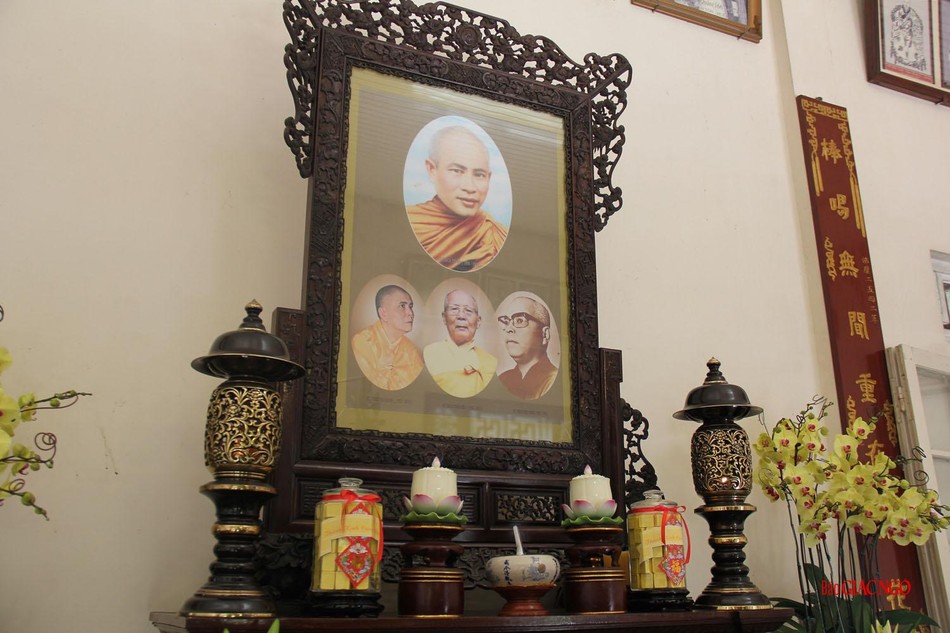 Di ảnh cố Đại lão Hòa thượng Thích Trí Độ và chư vị Trưởng lão Hòa thượng Thích Trí Quang, Trưởng lão Hòa thượng Thích Thiện Siêu, Trưởng lão Hòa thượng Thích Thiện Minh Di ảnh cố Đại lão Hòa thượng Thích Trí Độ và chư vị Trưởng lão Hòa thượng Thích Trí Quang, Trưởng lão Hòa thượng Thích Thiện Siêu, Trưởng lão Hòa thượng Thích Thiện Minh