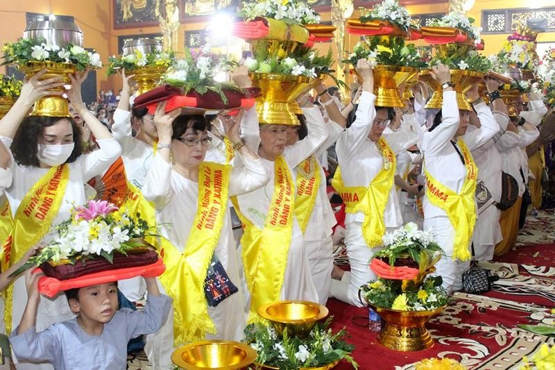 Thành kính dâng y Kathina Thành kính dâng y Kathina