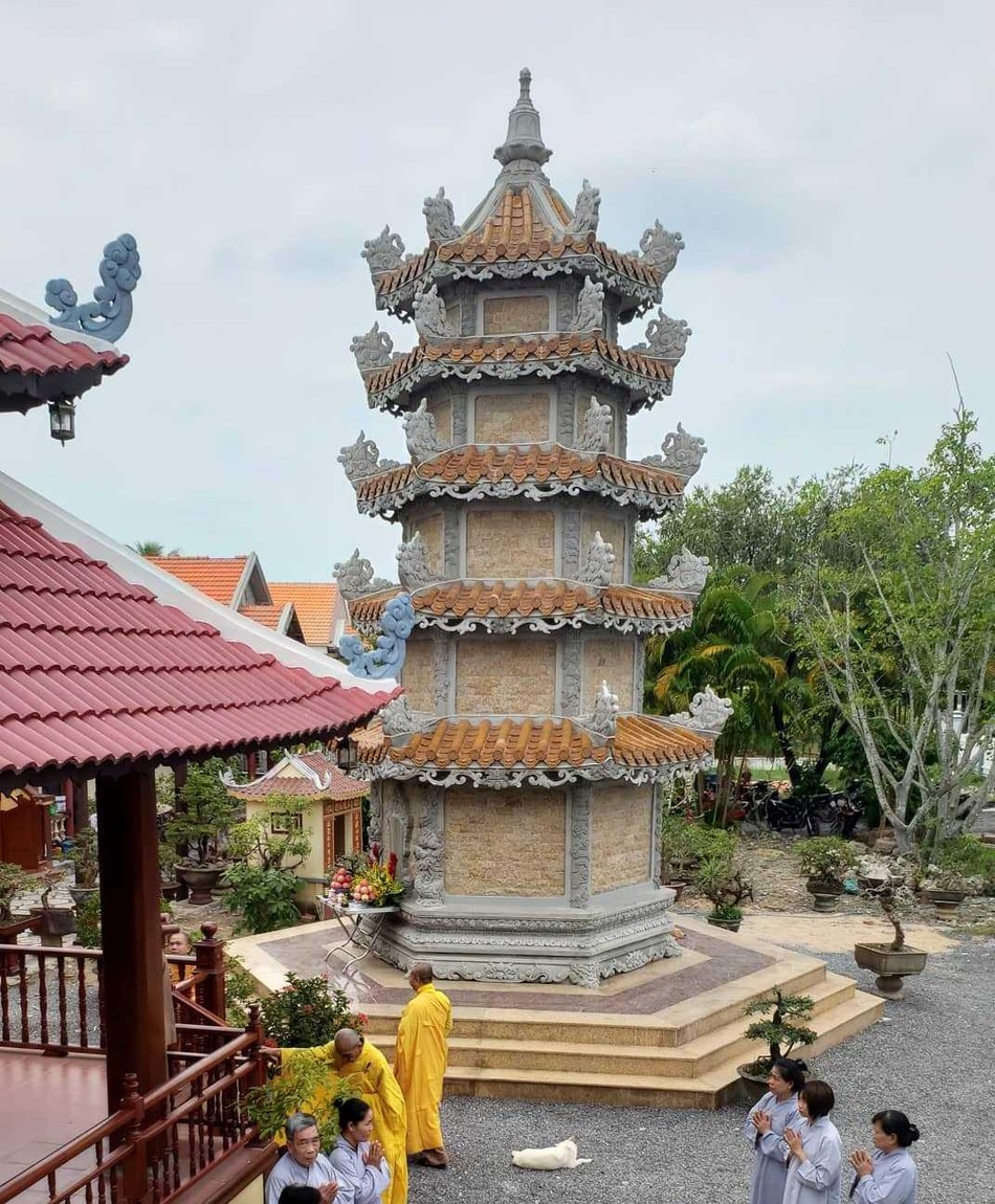 Bảo tháp Hòa thượng Thích Bảo Hiển trong khuôn viên chùa Bảo Hoa Bảo tháp Hòa thượng Thích Bảo Hiển trong khuôn viên chùa Bảo Hoa