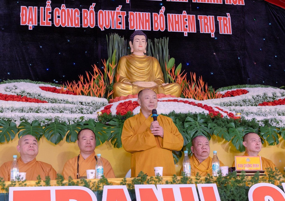 Thượng tọa Thích Tâm Định ban đạo từ