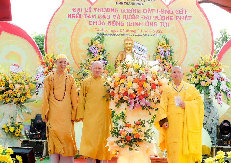 Ban Trị sự GHPGVN tỉnh Thanh Hóa tặng hoa chúc mừng Ban Trị sự GHPGVN tỉnh Thanh Hóa tặng hoa chúc mừng