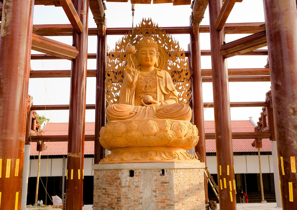 An vị tôn tượng Đức Phật Thích Ca trong chánh điện An vị tôn tượng Đức Phật Thích Ca trong chánh điện