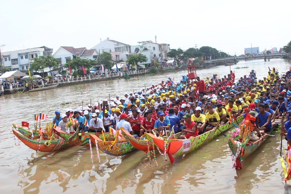 Lễ hội đua ghe ngo - Ảnh: Phật giáo Trà Vinh Lễ hội đua ghe ngo - Ảnh: Phật giáo Trà Vinh