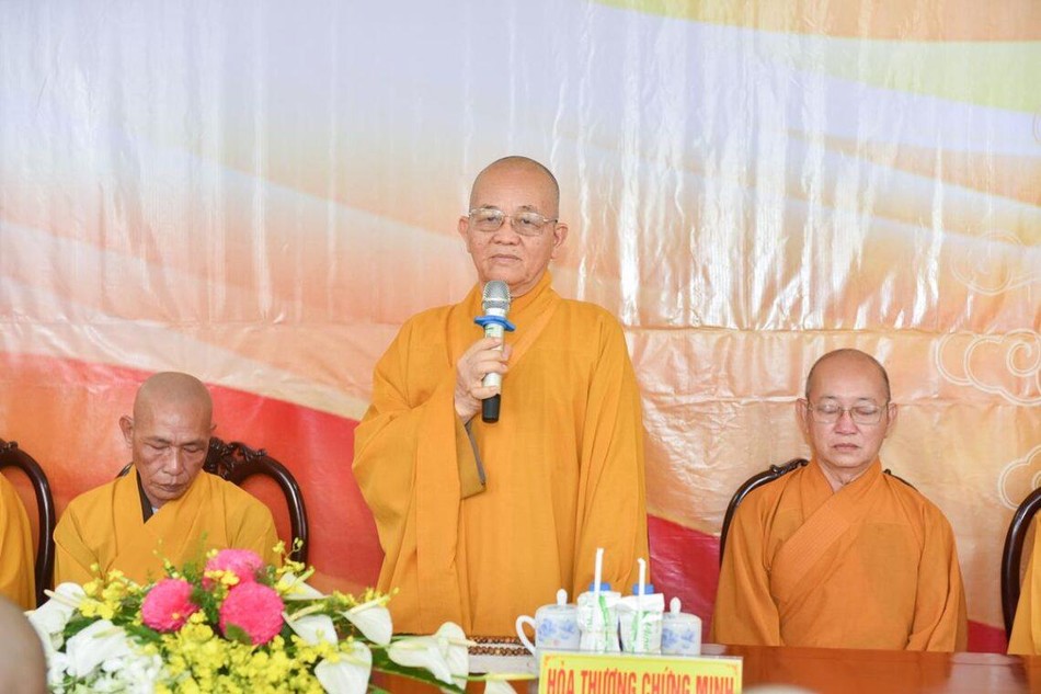 Hòa thượng Thích Minh Thiện ban đạo từ Hòa thượng Thích Minh Thiện ban đạo từ