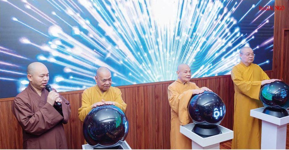 Chư tôn đức Hội đồng Trị sự ấn nút khởi động, chính thức đưa Văn phòng hành chánh điện tử Văn phòng I (thiền viện Quảng Đức, TP.HCM) đi vào hoạt động, kết nối với Trung tâm điều hành điện tử tại Trụ sở Trung ương GHPGVN (chùa Quán Sứ, Hà Nội) - Ảnh: Đăng Huy Chư tôn đức Hội đồng Trị sự ấn nút khởi động, chính thức đưa Văn phòng hành chánh điện tử Văn phòng I (thiền viện Quảng Đức, TP.HCM) đi vào hoạt động, kết nối với Trung tâm điều hành điện tử tại Trụ sở Trung ương GHPGVN (chùa Quán Sứ, Hà Nội) - Ảnh: Đăng Huy