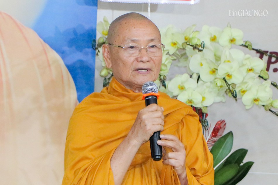 Hòa thượng Viên Minh ban đạo từ