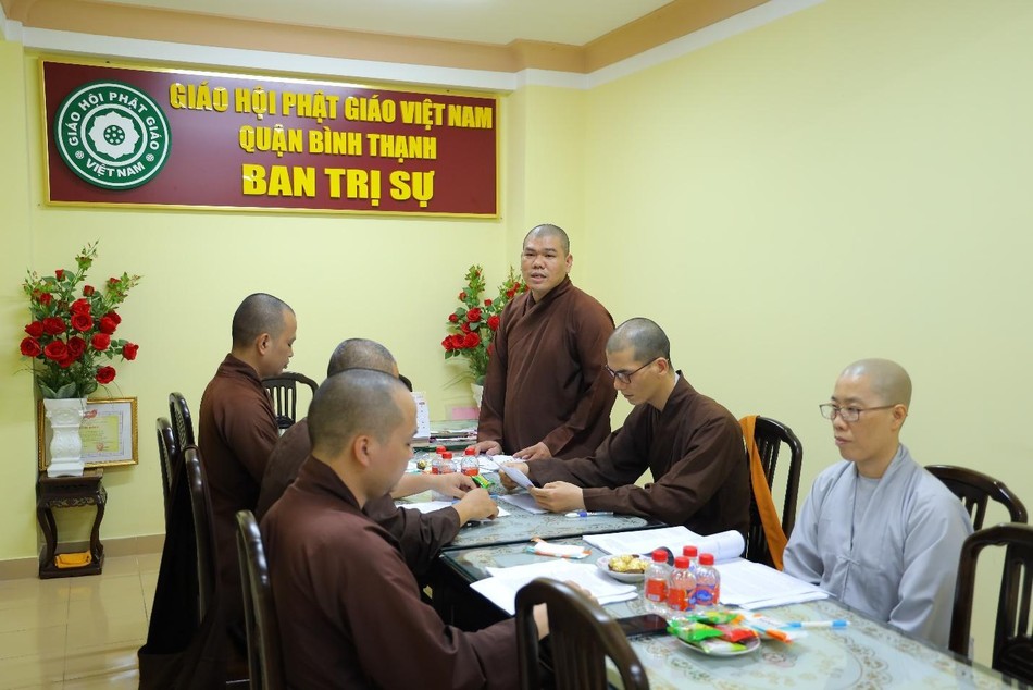 Đại đức Thích Nguyên Tài chủ trì phiên họp Đại đức Thích Nguyên Tài chủ trì phiên họp