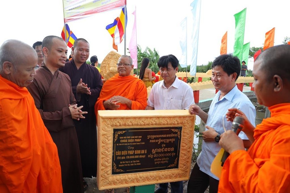 Mở bảng tên lưu niệm cầu Diệu Pháp Bình An 6 Mở bảng tên lưu niệm cầu Diệu Pháp Bình An 6