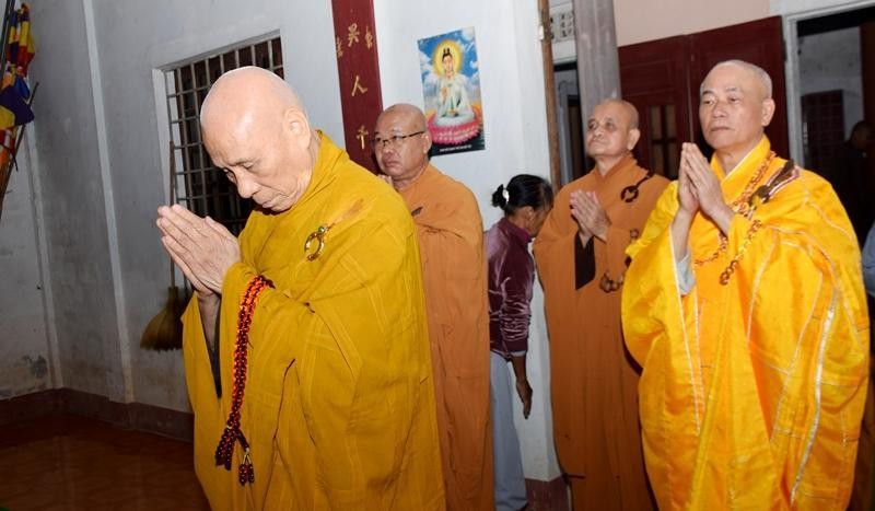 Chư tôn giáo phẩm nhất tâm cầu nguyện Chư tôn giáo phẩm nhất tâm cầu nguyện