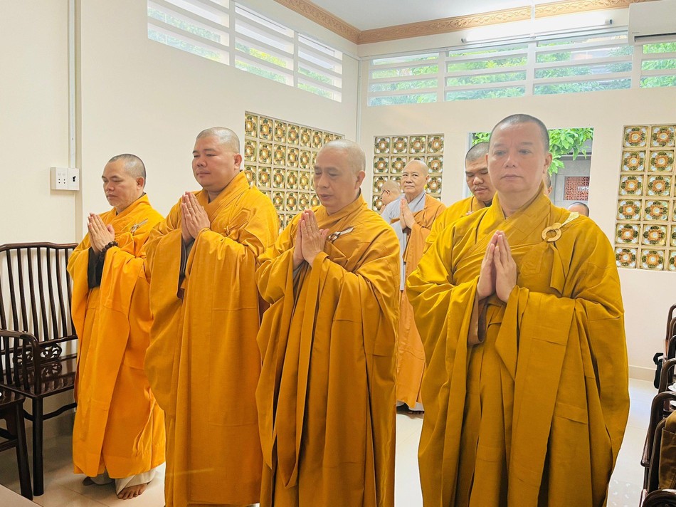 Thượng tọa Thích Tâm Chơn dâng lời khánh chúc Thượng tọa Thích Tâm Chơn dâng lời khánh chúc