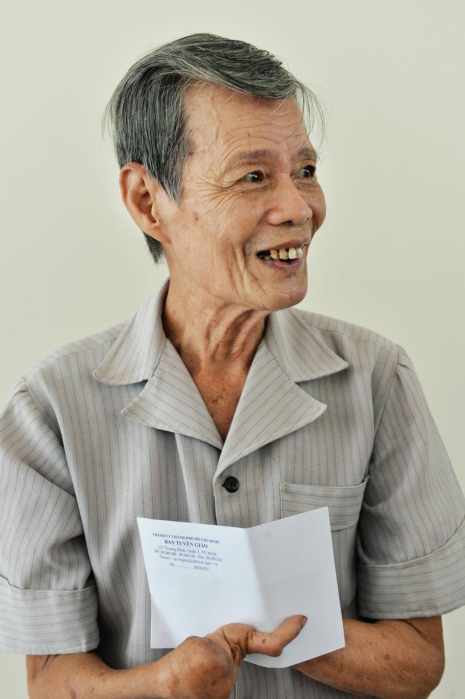 Niềm vui của người lính đặc công Lê Thành Ứng nhận quà tri ân Niềm vui của người lính đặc công Lê Thành Ứng nhận quà tri ân