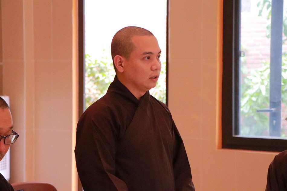 Đại đức Thích Nguyện Truyền báo cáo công tác Phật sự của Ban Thông tin - Truyền thông Đại đức Thích Nguyện Truyền báo cáo công tác Phật sự của Ban Thông tin - Truyền thông