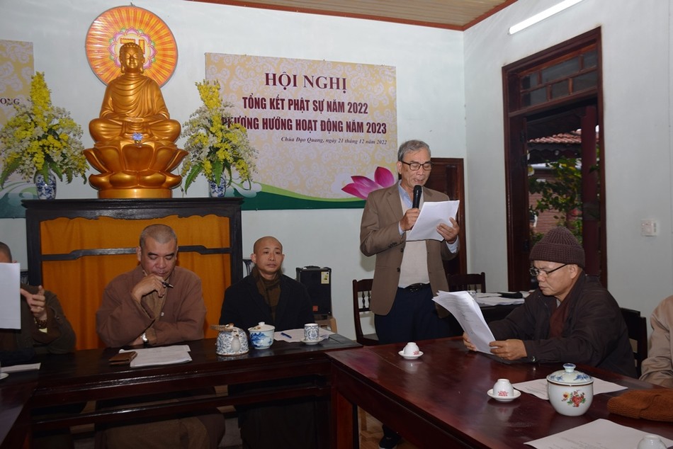 Phật tử Tâm Ninh - Hoàng Công Hiền đọc báo cáo tổng kết