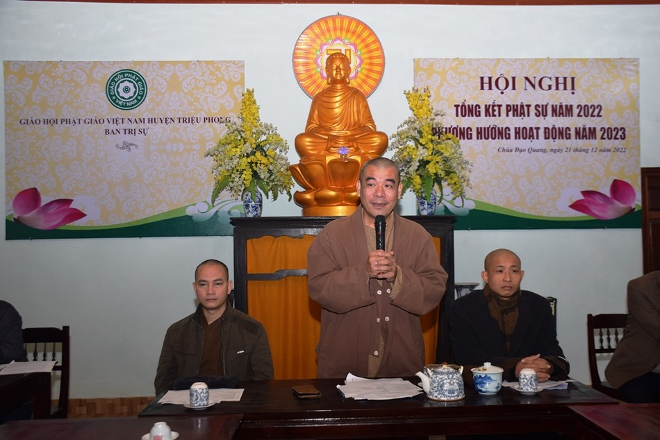 Đại đức Thích Nguyên Mãn đúc kết hội nghị