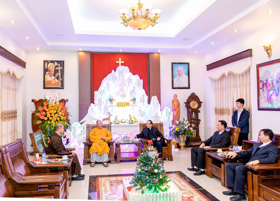 Quang cảnh buổi gặp mặt thân mật Quang cảnh buổi gặp mặt thân mật