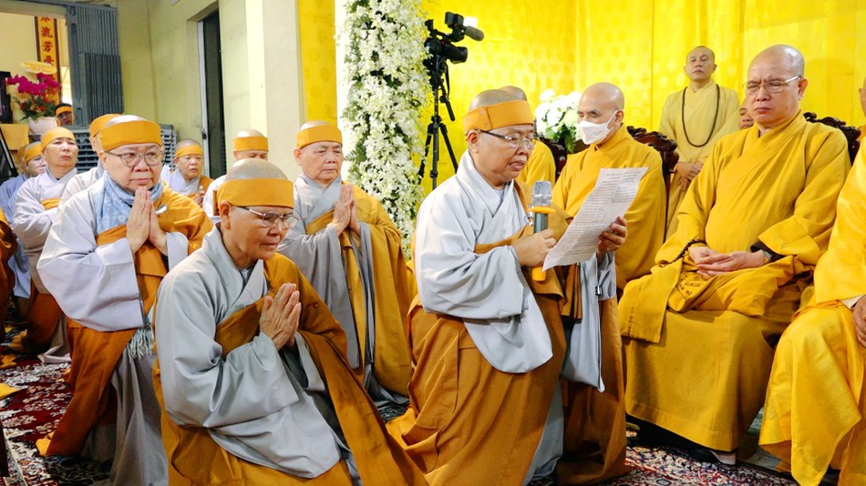 Đại diện môn đồ pháp quyến dâng lời tưởng niệm