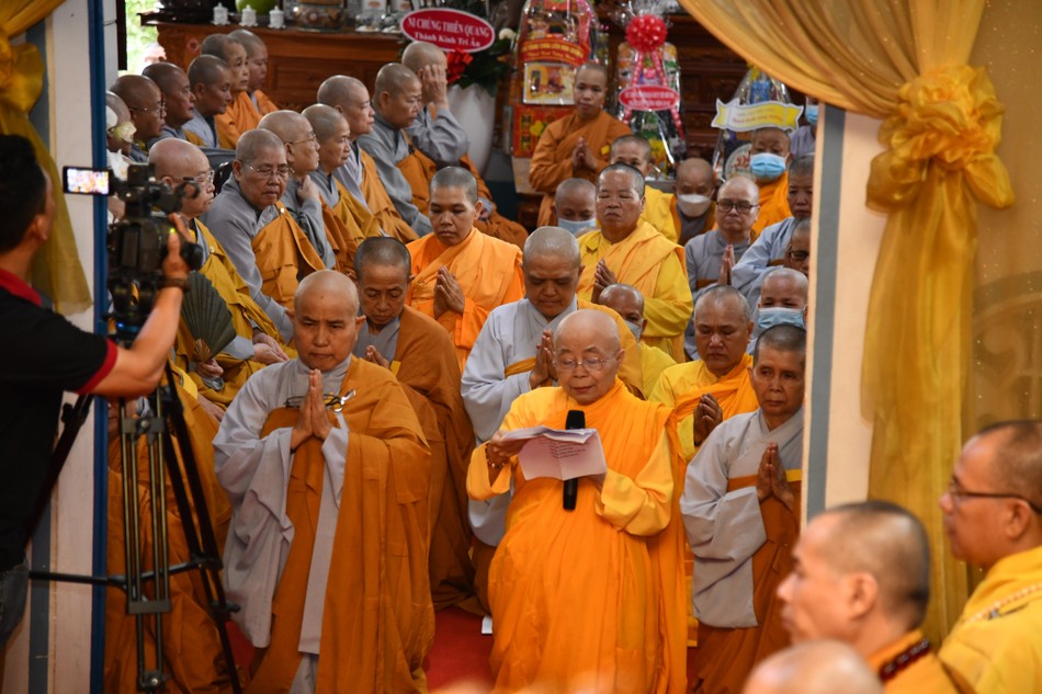 Ni trưởng Thích nữ Kim Sơn dâng lời cảm niệm Ni trưởng Thích nữ Kim Sơn dâng lời cảm niệm