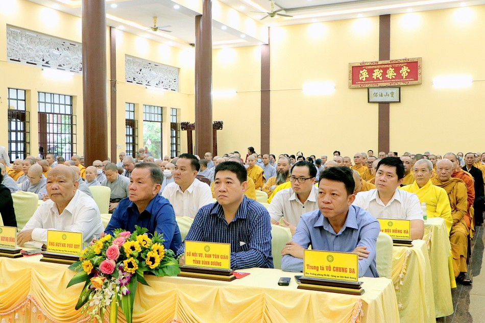 Đại biểu tham dự hội nghị Đại biểu tham dự hội nghị