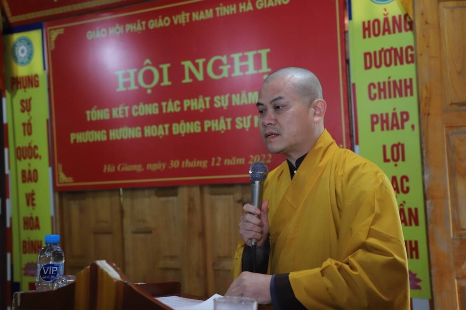Đại đức Thích Nguyên Toàn phát biểu đúc kết hội nghị Đại đức Thích Nguyên Toàn phát biểu đúc kết hội nghị