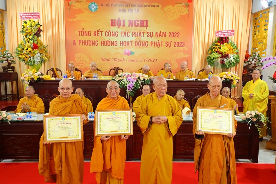 Hòa thượng Thích Như Niệm trao giáo chỉ tấn phong Hòa thượng