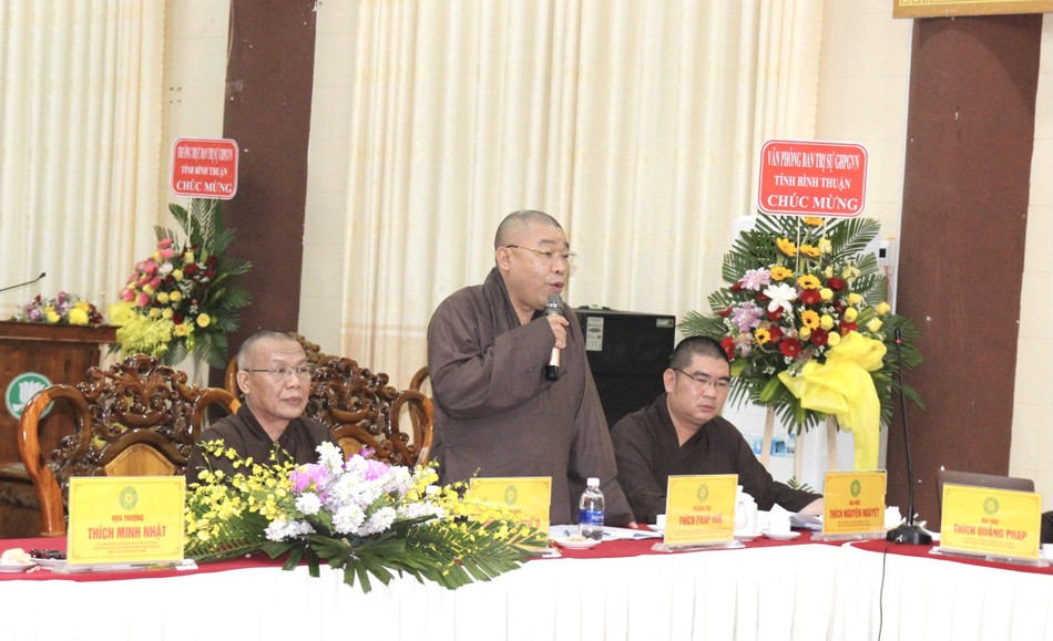 Thượng tọa Thích Pháp Huệ phát biểu