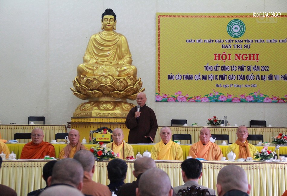 Trưởng lão Hòa thượng Thích Giác Quang ban đạo từ Trưởng lão Hòa thượng Thích Giác Quang ban đạo từ