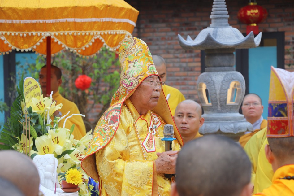 Hòa thượng Thích Thiện Tấn ban đạo từ Hòa thượng Thích Thiện Tấn ban đạo từ