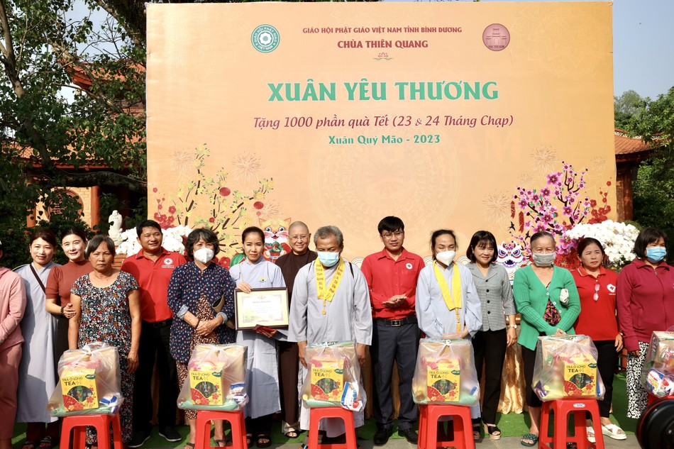 Chương trình "Xuân yêu thương" đến với người khiếm thị, bà con khó khăn Chương trình "Xuân yêu thương" đến với người khiếm thị, bà con khó khăn