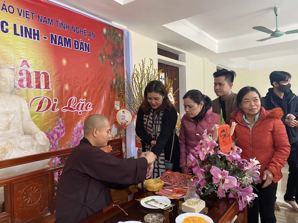 Nhận lộc đầu năm Nhận lộc đầu năm