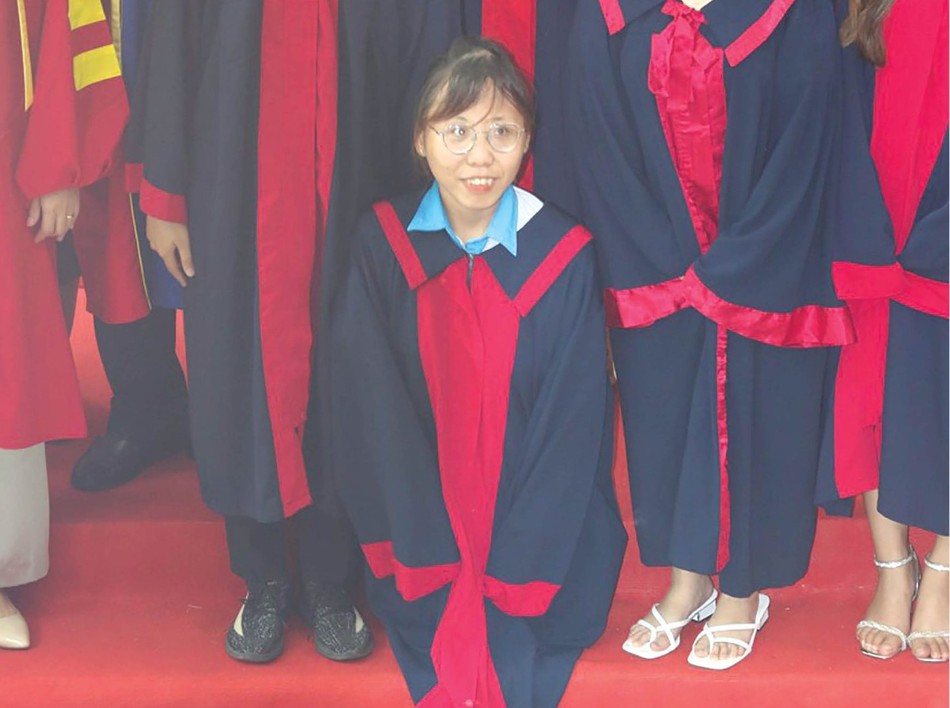 Phạm Thị Thu Thủy trong ngày tốt nghiệp đại học - Ảnh: NVCC