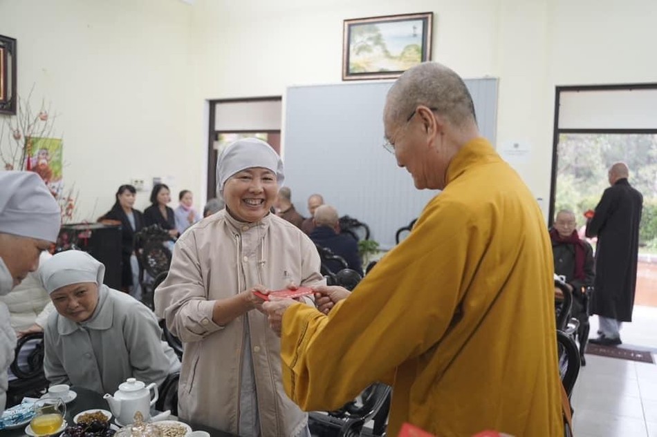 Tặng lộc đầu năm