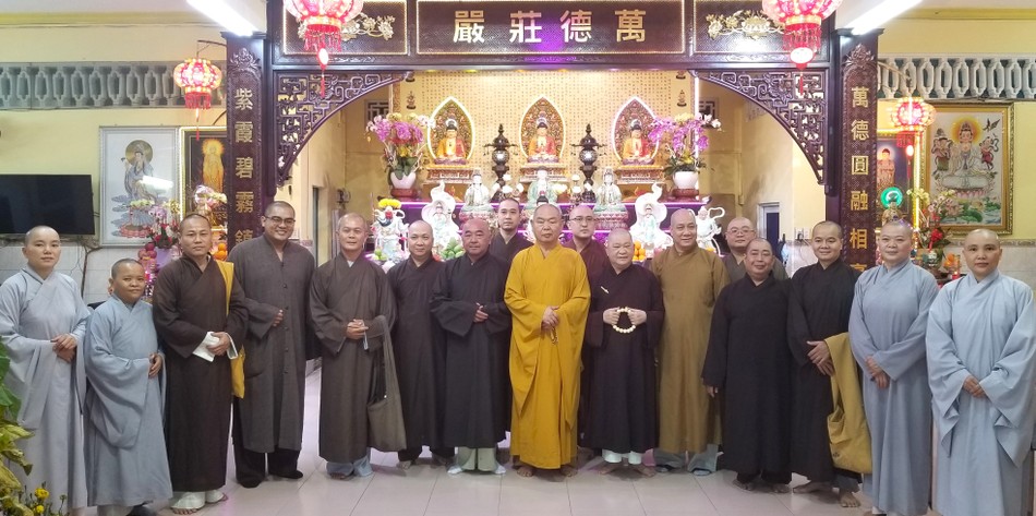 Chụp ảnh lưu niệm