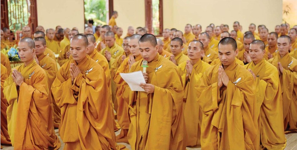 Đại diện Tăng sinh Trường Thiền Trúc Lâm dâng lời khánh chúc nhân lễ khánh tuế bách thọ của Sư cụ - Ảnh: Tư liệu TC Đại diện Tăng sinh Trường Thiền Trúc Lâm dâng lời khánh chúc nhân lễ khánh tuế bách thọ của Sư cụ - Ảnh: Tư liệu TC