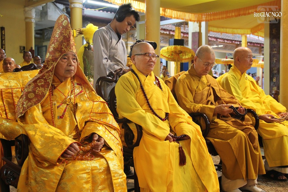 Chư tôn giáo phẩm chứng minh buổi lễ