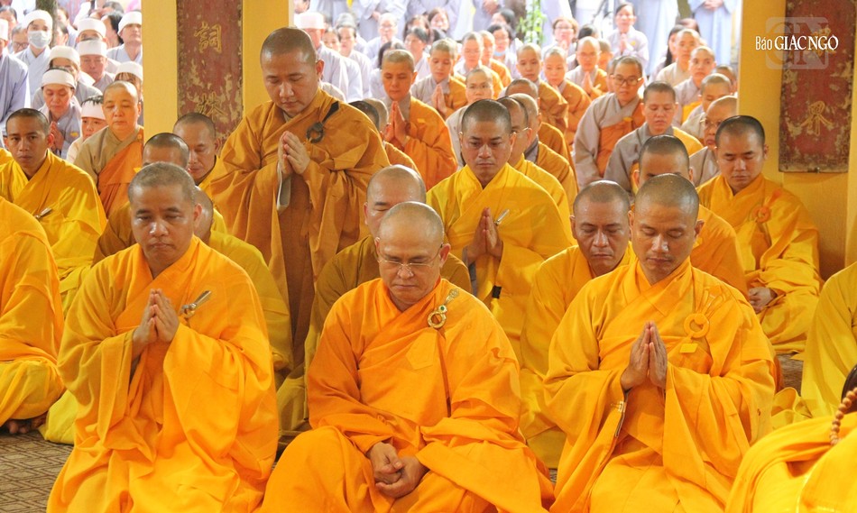 Đệ tử lắng lòng nghe hành trạng tôn sư